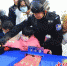 孩子们参观警用装备。亭湖警方供图 - 江苏新闻网