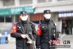 特警在徐州站巡逻。梁西征 摄 - 江苏新闻网