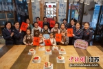 “税妈妈关爱”志愿服务队陪孩子们做蛋糕庆祝新年 - 江苏新闻网