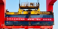 15日，连云港港首条“连云港-福州”集装箱航线正式开通运营。陶欣 摄 - 江苏新闻网