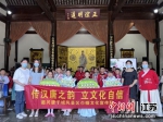 扬州小学生在体验传统文化中迎端午。贾俊俊 摄 - 江苏新闻网