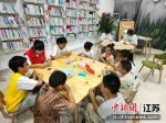孩子在新时代文明实践站内学习 - 江苏新闻网