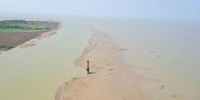 洪泽湖水位继续下降逼近死水位。　江苏省水利厅供图 - 江苏新闻网