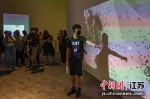 国内外当代艺术家作品亮相南京展未来“多重世界” - 江苏新闻网