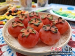 成熟的柿子摆放整齐。孙权 摄 - 江苏新闻网