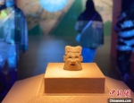 南京地方馆藏的国宝级文物在展览同台展示。　申冉 摄 - 江苏新闻网