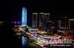 城市地标建筑亮起蓝色灯光。无锡市妇联供图 - 江苏新闻网