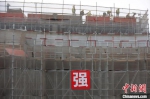 施工中的南沿江铁路江阴站。　泱波 摄 - 江苏新闻网