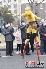 踩高跷的“美猴王”。于从文 摄 - 江苏新闻网