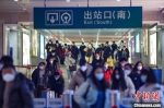火车站进出客流量大。　泱波　摄 - 江苏新闻网