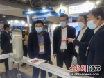 参观日本东京氢能及燃料电池展览会。盐南高新区供图 - 江苏新闻网