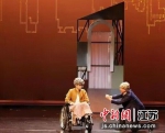 到南京看戏观剧也成了新时尚。 南京广电供图 - 江苏新闻网