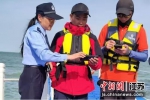 民警开展水上娱乐设施安全专项检查。陆卫健摄 - 江苏新闻网