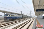 试验列车通过沪宁沿江高铁金坛站。　史康 摄 - 江苏新闻网