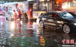 图为梅雨期间，南京部分路段出现积水。 泱波 摄 - 江苏新闻网