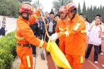 连云港一校园内闯入一条大蛇 学生吓的不轻 - 江苏音符