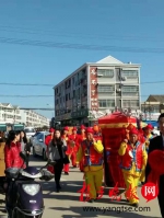 盐城现抬花轿古典婚礼 丈母娘称十辆宝马都没这热闹 - 新浪江苏