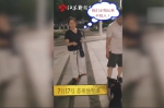 网曝苏州一对夫妻遛狗不拴绳：我家狗从来不咬人，只咬素质低的。 - 新浪江苏